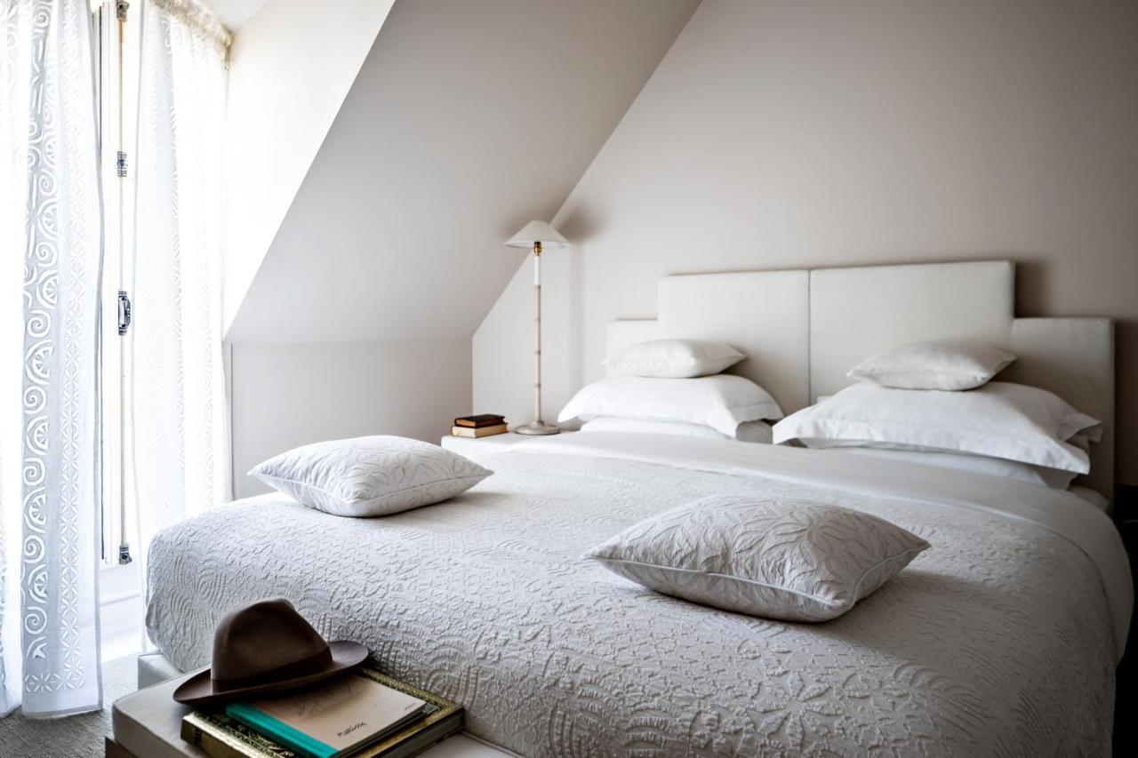 ムッシュー ジョルジュ ホテル&スパ シャンゼリゼ パリ エクステリア 写真 A bedroom