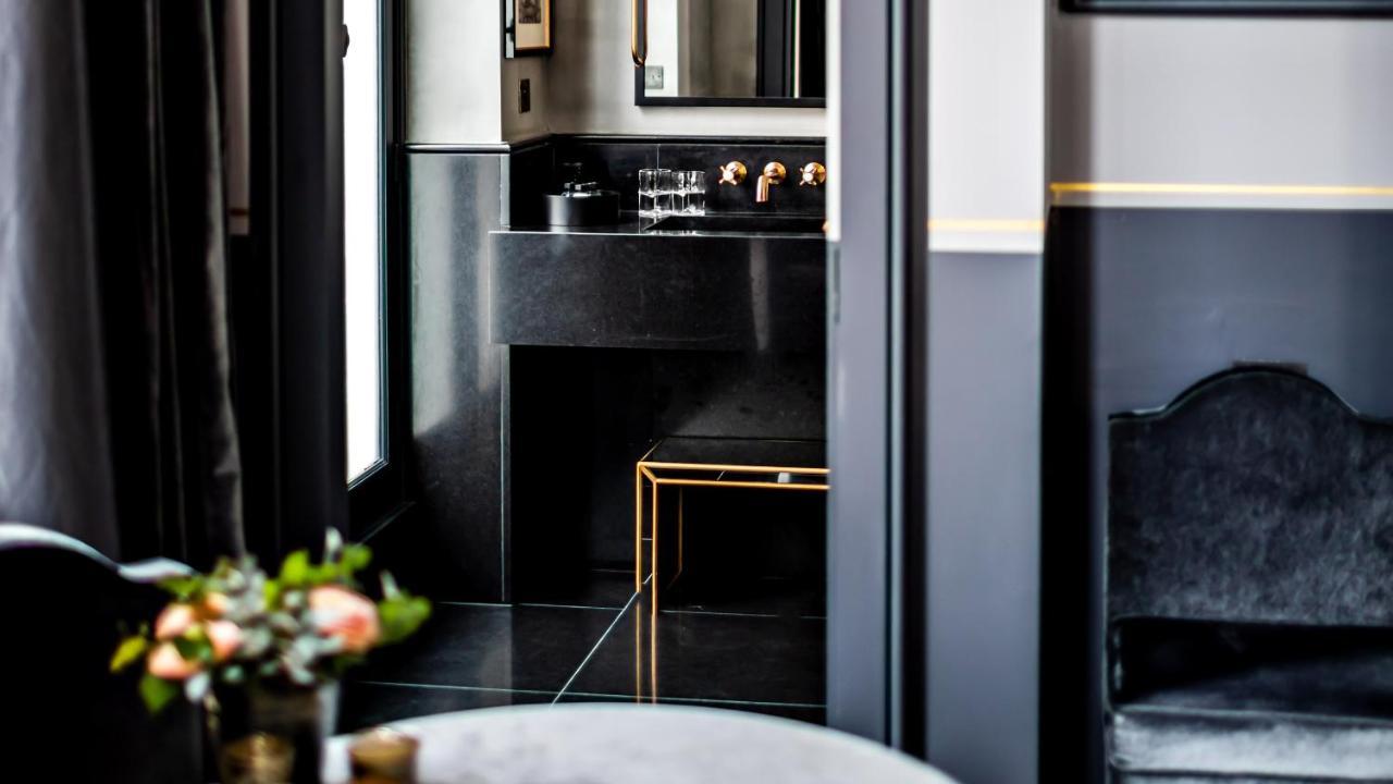 ムッシュー ジョルジュ ホテル&スパ シャンゼリゼ パリ エクステリア 写真 A kitchen in a suite at the hotel