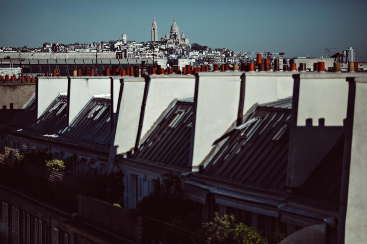 ムッシュー ジョルジュ ホテル&スパ シャンゼリゼ パリ エクステリア 写真 View of the roofs of Paris